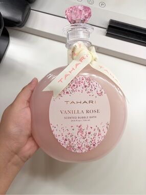 Tahari Vanilla Rose Scented Bubble Bath